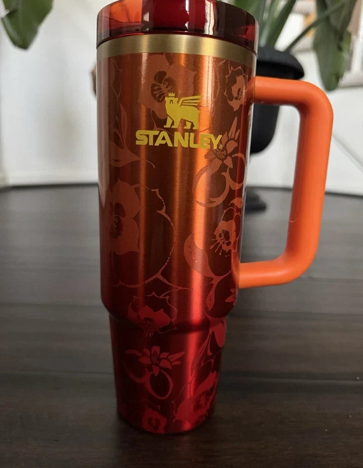 Stanley 1913 x KAROL G 30 oz H2.0 FlowState Quencher Tumbler – New